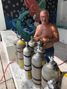 Davison preps tanks pre-dive. 