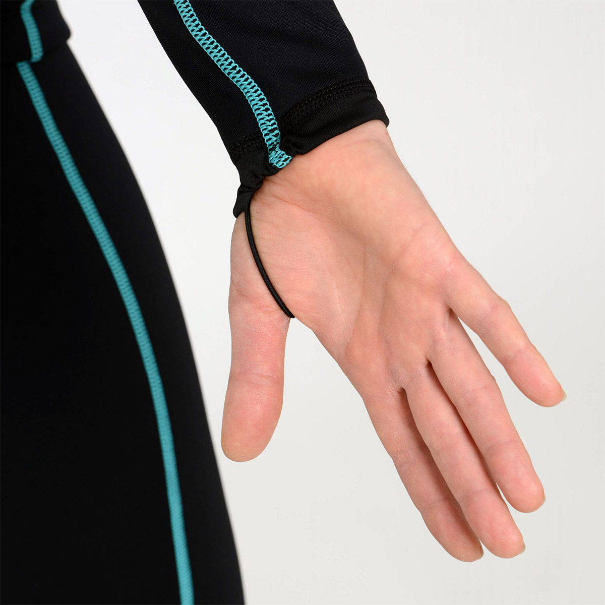 ultrawarmth.base.layer.top.womens_018440_hand ultrawarmth base layer top womens, hand